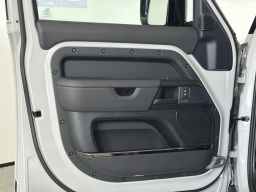 Land Rover Defender OCTA 110 P635 2026