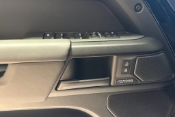 Land Rover Defender OCTA Black 110 P635 2026