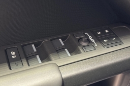 Land Rover Defender OCTA Black 110 P635 2026