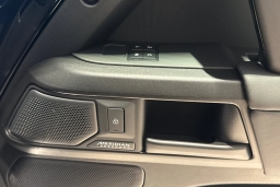 Land Rover Defender OCTA Black 110 P635 2026