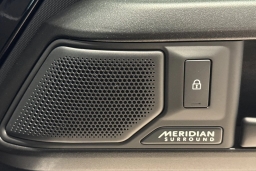 Land Rover Defender OCTA Black 110 P635 2026