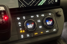 Land Rover Defender OCTA Black 110 P635 2026