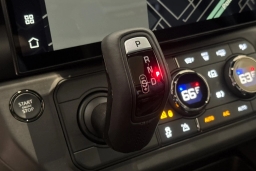 Land Rover Defender OCTA Black 110 P635 2026