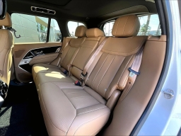 Land Rover Range Rover SE P550e SWB 2026