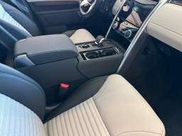 Land Rover Discovery Dynamic SE AWD 2026