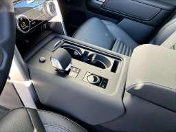 Land Rover Discovery Dynamic SE AWD 2026