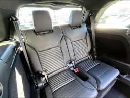 Land Rover Discovery Dynamic SE AWD 2026