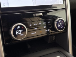 Land Rover Discovery Gemini Edition AWD 2026