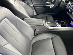 Mercedes-Benz GLB GLB 250 4MATIC SUV 2026