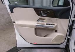 Mercedes-Benz GLB GLB 250 4MATIC SUV 2026