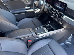 Mercedes-Benz GLB GLB 250 4MATIC SUV 2026