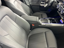 Mercedes-Benz GLB GLB 250 4MATIC SUV 2026