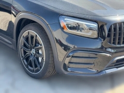 Mercedes-Benz GLB AMG GLB 35 4MATIC SUV 2025
