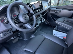 Mercedes-Benz Sprinter Crew Van Standard Roof 4-Cyl Diesel 2500 Standard Roof I4 Diesel 144" RWD 2026