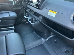 Mercedes-Benz Sprinter Crew Van Standard Roof 4-Cyl Diesel 2500 Standard Roof I4 Diesel 144" RWD 2026