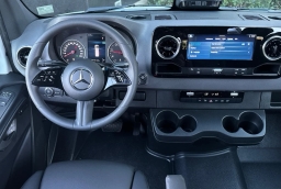 Mercedes-Benz Sprinter Crew Van Standard Roof 4-Cyl Diesel 2500 Standard Roof I4 Diesel 144" RWD 2026