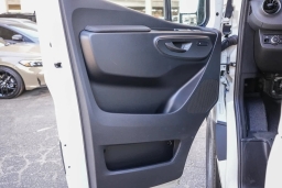 Mercedes-Benz Sprinter Crew Van Standard Roof 4-Cyl Diesel 2500 Standard Roof I4 Diesel 144" RWD 2026