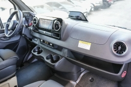 Mercedes-Benz Sprinter Crew Van Standard Roof 4-Cyl Diesel 2500 Standard Roof I4 Diesel 144" RWD 2026