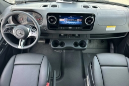 Mercedes-Benz Sprinter Crew Van Standard Roof 4-Cyl Diesel 2500 Standard Roof I4 Diesel 144" RWD 2026