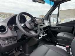 Mercedes-Benz Sprinter Crew Van Standard Roof 4-Cyl Diesel HO 2500 Standard Roof I4 Diesel HO 144" RWD 2025