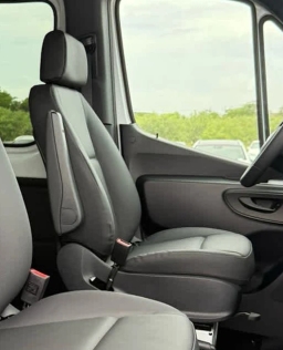 Mercedes-Benz Sprinter Crew Van Standard Roof 4-Cyl Diesel HO 2500 Standard Roof I4 Diesel HO 144" RWD 2025