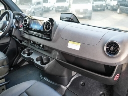 Mercedes-Benz Sprinter Crew Van Standard Roof 4-Cyl Diesel HO 2500 Standard Roof I4 Diesel HO 144" RWD 2026