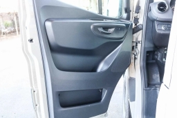 Mercedes-Benz Sprinter Crew Van Standard Roof 4-Cyl Diesel HO 2500 Standard Roof I4 Diesel HO 144" RWD 2026