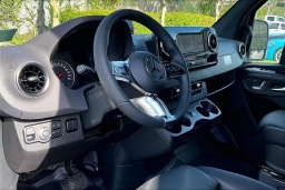 Mercedes-Benz Sprinter Crew Van Standard Roof 4-Cyl Diesel HO 2500 Standard Roof I4 Diesel HO 144" RWD 2026