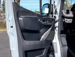 Mercedes-Benz Sprinter Crew Van Standard Roof 4-Cyl Diesel HO 2500 Standard Roof I4 Diesel HO 144" AWD 2026