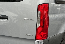 Mercedes-Benz Sprinter Crew Van Standard Roof 4-Cyl Diesel HO 2500 Standard Roof I4 Diesel HO 144" AWD 2026