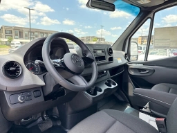 Mercedes-Benz Sprinter Cargo Van Standard Roof 4-Cyl Diesel 2500 Standard Roof I4 Diesel 144" RWD 2025