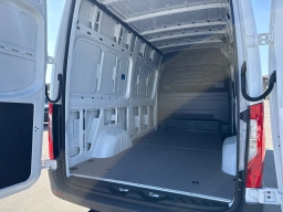 Mercedes-Benz Sprinter Crew Van Standard Roof 4-Cyl Diesel 2500 Standard Roof I4 Diesel 144" RWD 2026