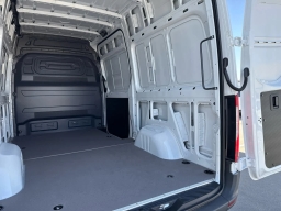 Mercedes-Benz Sprinter Crew Van Standard Roof 4-Cyl Diesel 2500 Standard Roof I4 Diesel 144" RWD 2026