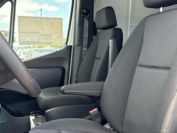 Mercedes-Benz Sprinter Cargo Van Standard Roof 4-Cyl Diesel 2500 Standard Roof I4 Diesel 144" RWD 2025
