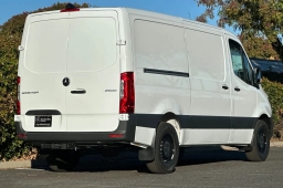 Mercedes-Benz Sprinter Crew Van Standard Roof 4-Cyl Diesel 2500 Standard Roof I4 Diesel 144" RWD 2026