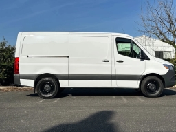 Mercedes-Benz Sprinter Crew Van Standard Roof 4-Cyl Diesel 2500 Standard Roof I4 Diesel 144" RWD 2026