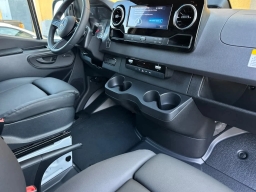 Mercedes-Benz Sprinter Crew Van Standard Roof 4-Cyl Diesel 2500 Standard Roof I4 Diesel 144" RWD 2026