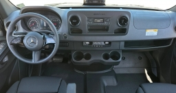 Mercedes-Benz Sprinter Crew Van High Roof 4-Cyl Diesel 2500 High Roof I4 Diesel 170" RWD 2026