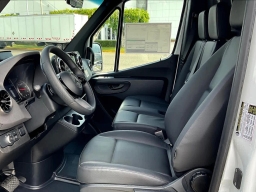 Mercedes-Benz Sprinter Crew Van Standard Roof 4-Cyl Diesel HO 2500 Standard Roof I4 Diesel HO 144" RWD 2026