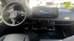 Mercedes-Benz Sprinter Crew Van Standard Roof 4-Cyl Diesel HO 2500 Standard Roof I4 Diesel HO 144" RWD 2026