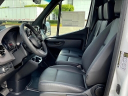 Mercedes-Benz Sprinter Crew Van Standard Roof 4-Cyl Diesel HO 2500 Standard Roof I4 Diesel HO 144" RWD 2026