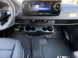 Mercedes-Benz Sprinter Crew Van Standard Roof 4-Cyl Diesel HO 2500 Standard Roof I4 Diesel HO 144" RWD 2026