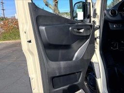 Mercedes-Benz Sprinter Crew Van Standard Roof 4-Cyl Diesel HO 2500 Standard Roof I4 Diesel HO 144" RWD 2026