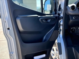 Mercedes-Benz Sprinter Cargo Van Standard Roof 4-Cyl Diesel HO 2500 Standard Roof I4 Diesel HO 144" RWD 2025