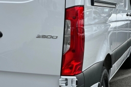 Mercedes-Benz Sprinter Crew Van Standard Roof 4-Cyl Diesel HO 2500 Standard Roof I4 Diesel HO 144" RWD 2026