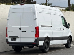 Mercedes-Benz Sprinter Crew Van Standard Roof 4-Cyl Diesel HO 2500 Standard Roof I4 Diesel HO 144" RWD 2026