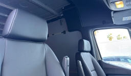 Mercedes-Benz Sprinter Crew Van Standard Roof 4-Cyl Diesel HO 2500 Standard Roof I4 Diesel HO 144" RWD 2026