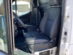 Mercedes-Benz Sprinter Crew Van Standard Roof 4-Cyl Diesel HO 2500 Standard Roof I4 Diesel HO 144" RWD 2026