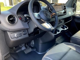 Mercedes-Benz Sprinter Crew Van High Roof 4-Cyl Diesel HO 2500 High Roof I4 Diesel HO 170" RWD 2026