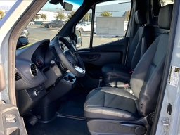 Mercedes-Benz Sprinter Crew Van High Roof 4-Cyl Diesel HO 2500 High Roof I4 Diesel HO 170" RWD 2026